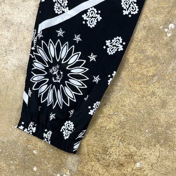 Tibi Monochrome Floral Print Pants
Size: 2 - Picture 7 of 9